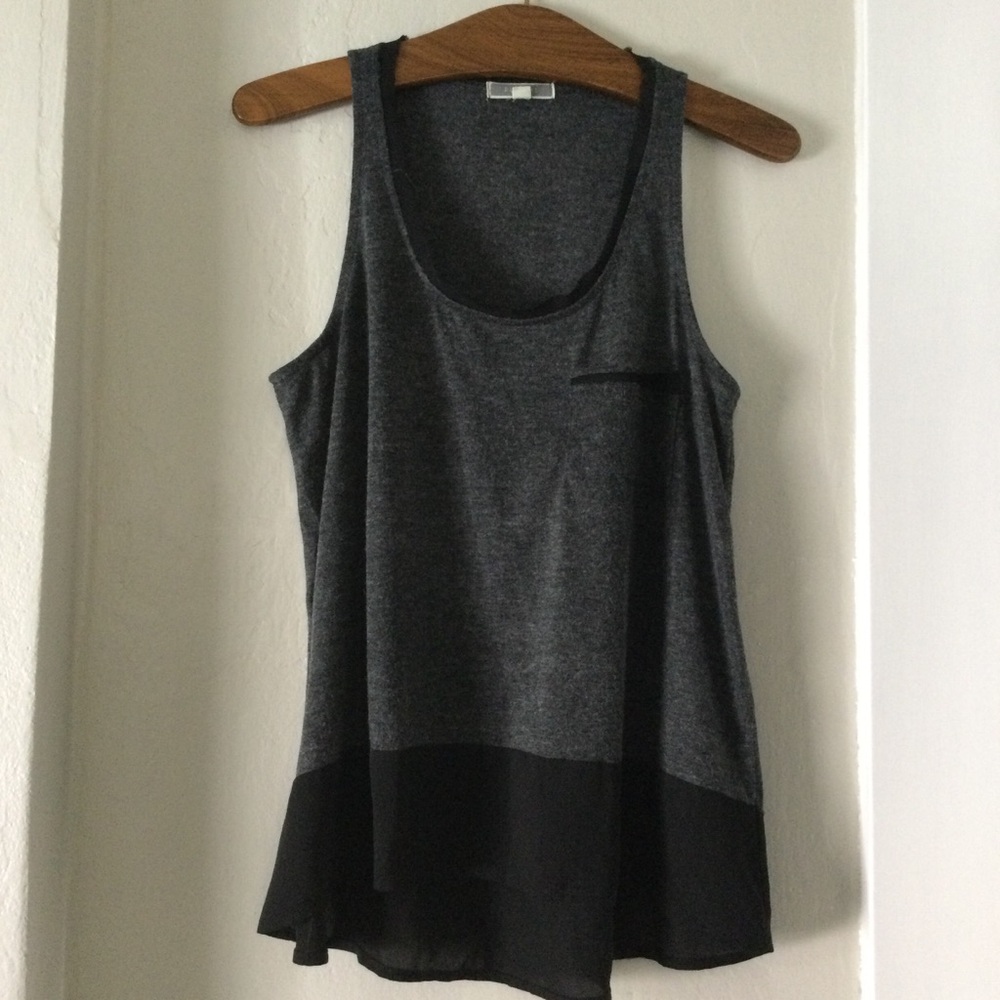 🚩 Sleeveless grey black top